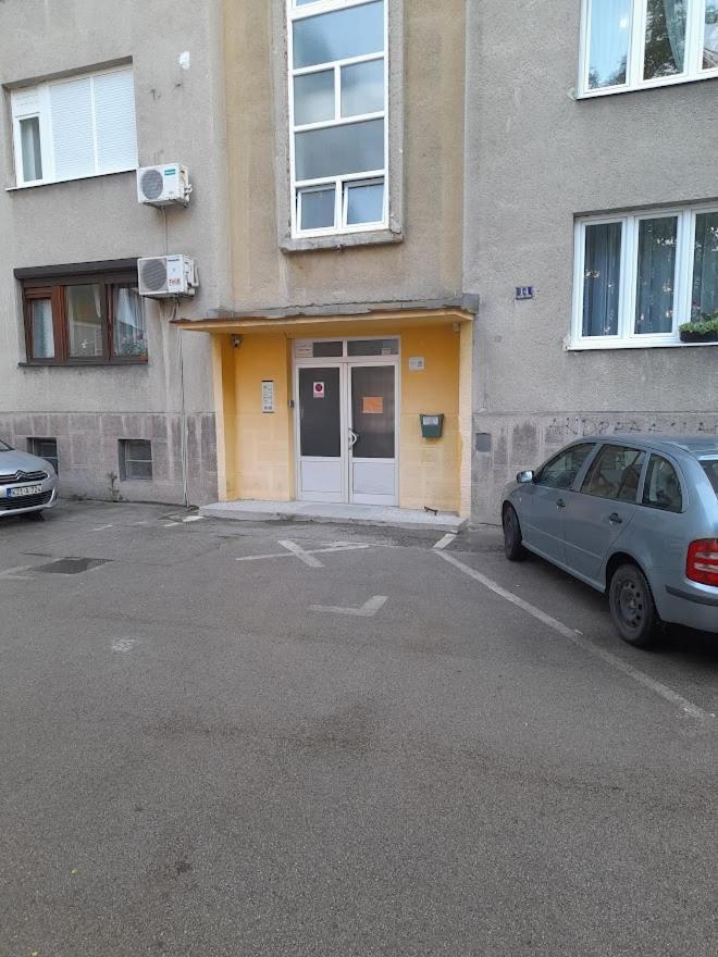 Apartman Bulevar Stupine Tuzla Exteriör bild